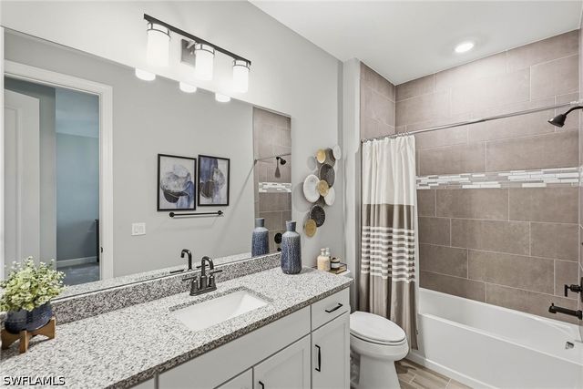 2738 Aviamar CIR, Naples, FL 34114