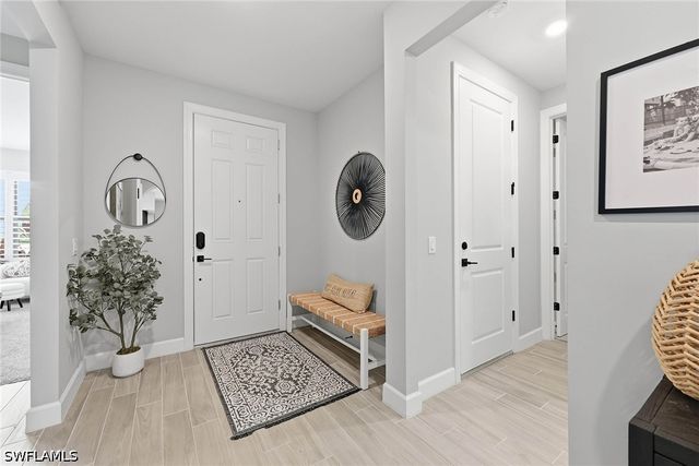 2738 Aviamar CIR, Naples, FL 34114