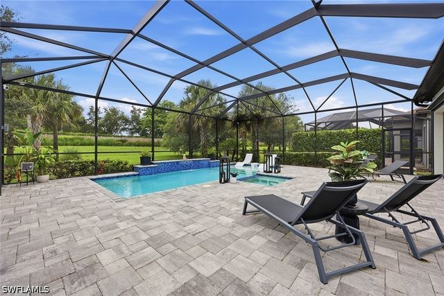 2738 Aviamar CIR, Naples, FL 34114