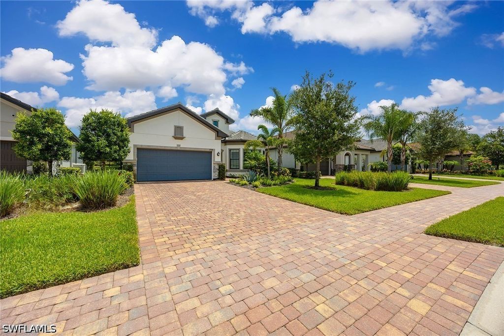 2738 Aviamar CIR, Naples, FL 34114