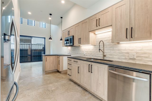 2702 N Carroll Avenue 104, Dallas, TX 75204