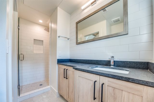 2702 N Carroll Avenue 104, Dallas, TX 75204