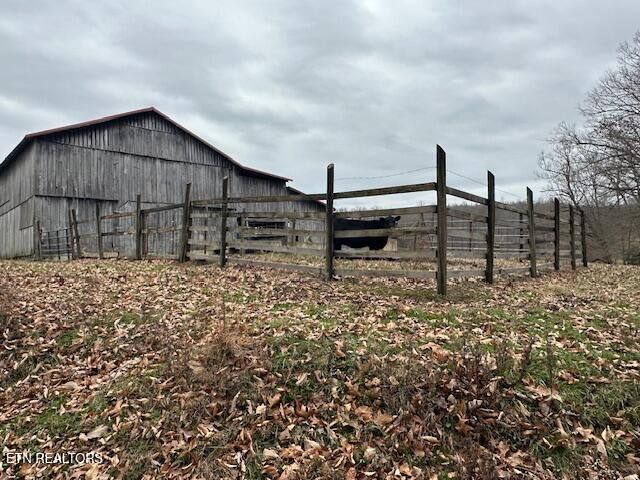 811 Pioneer Rd, Ewing, VA 24248