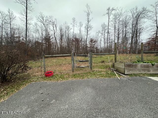 811 Pioneer Rd, Ewing, VA 24248