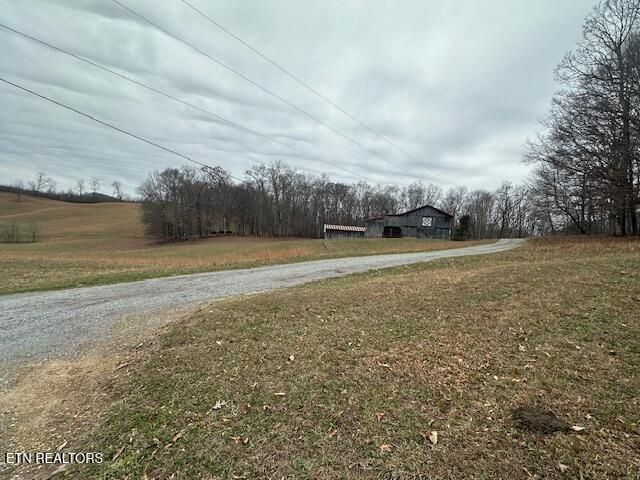 811 Pioneer Rd, Ewing, VA 24248