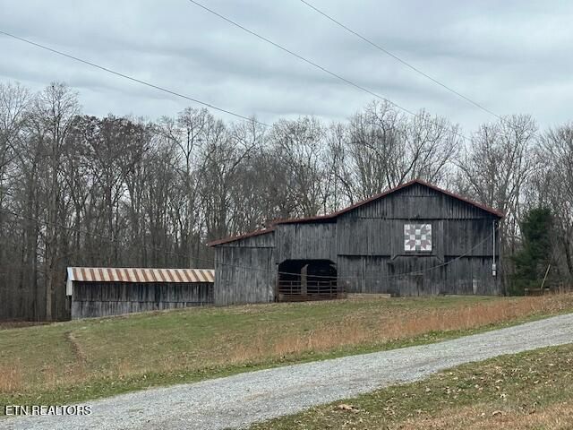 811 Pioneer Rd, Ewing, VA 24248