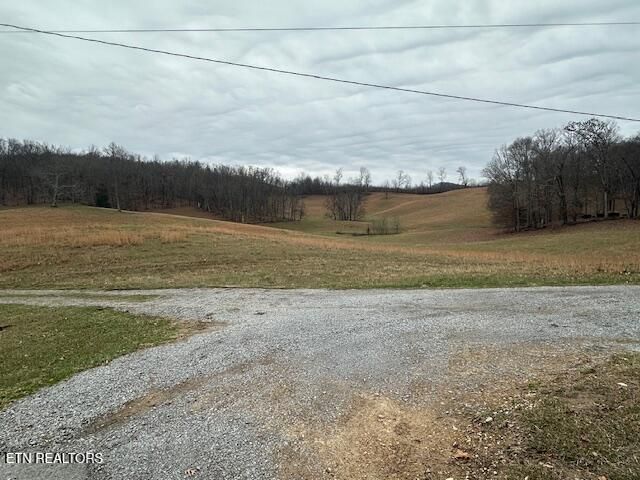 811 Pioneer Rd, Ewing, VA 24248