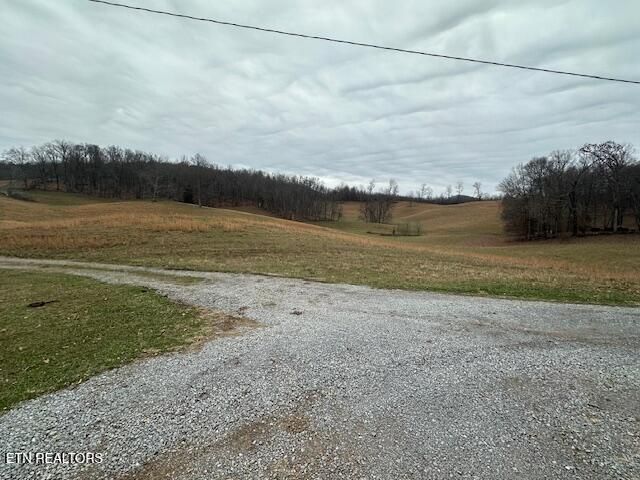 811 Pioneer Rd, Ewing, VA 24248