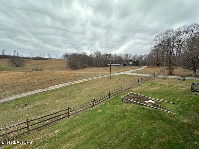 811 Pioneer Rd, Ewing, VA 24248