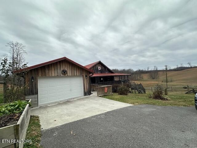 811 Pioneer Rd, Ewing, VA 24248