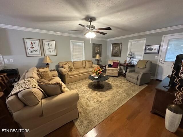 811 Pioneer Rd, Ewing, VA 24248