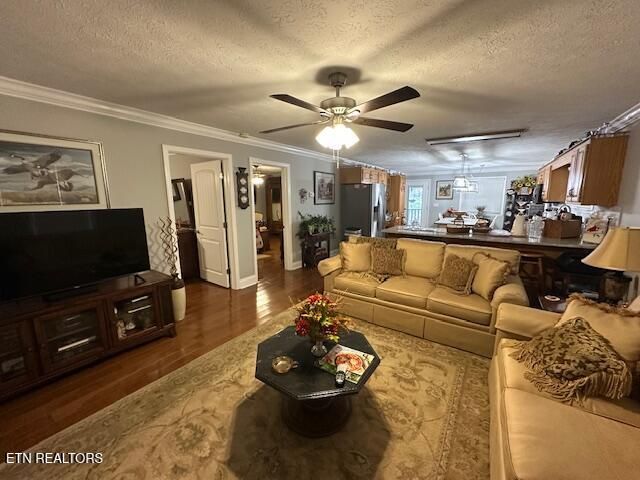 811 Pioneer Rd, Ewing, VA 24248