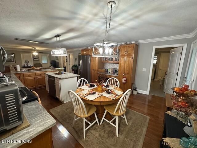 811 Pioneer Rd, Ewing, VA 24248