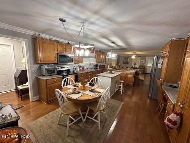 811 Pioneer Rd, Ewing, VA 24248