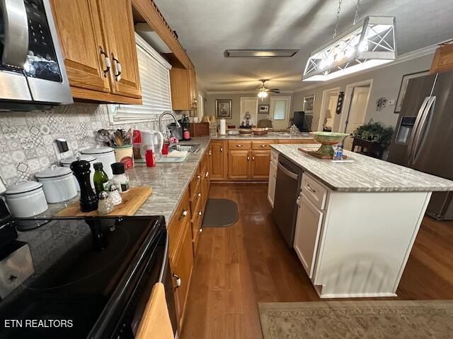 811 Pioneer Rd, Ewing, VA 24248