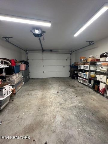 811 Pioneer Rd, Ewing, VA 24248