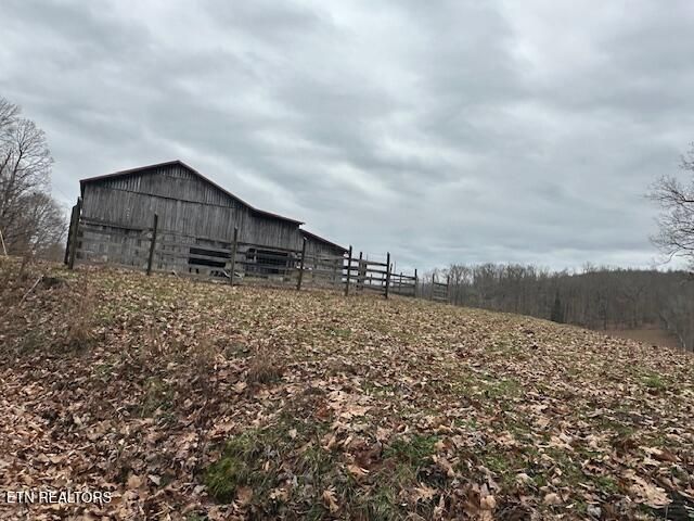 811 Pioneer Rd, Ewing, VA 24248