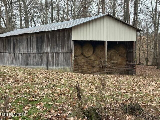 811 Pioneer Rd, Ewing, VA 24248