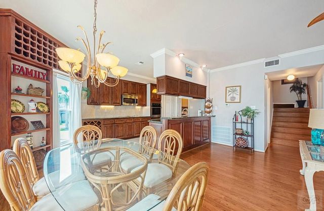 1005 Long Reach Drive, Tiki Island, TX 77554