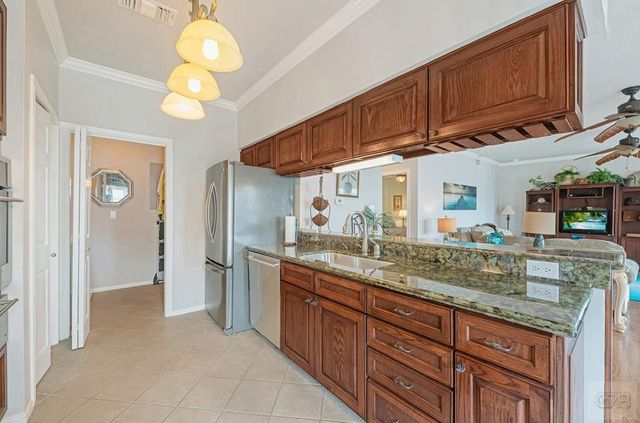 1005 Long Reach Drive, Tiki Island, TX 77554