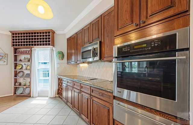 1005 Long Reach Drive, Tiki Island, TX 77554