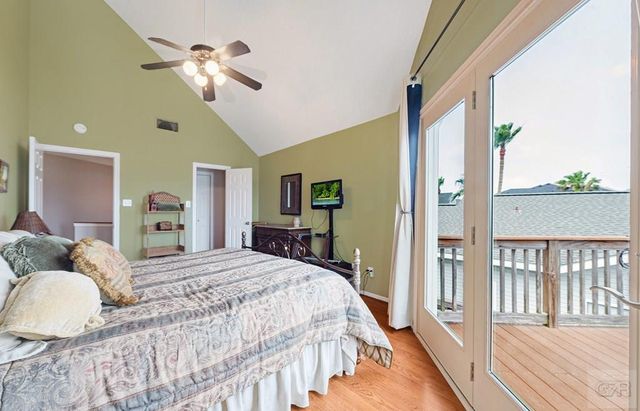 1005 Long Reach Drive, Tiki Island, TX 77554