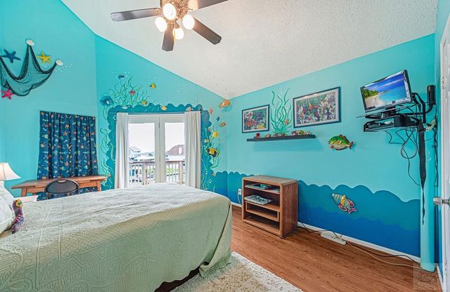 1005 Long Reach Drive, Tiki Island, TX 77554