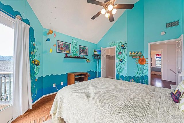 1005 Long Reach Drive, Tiki Island, TX 77554