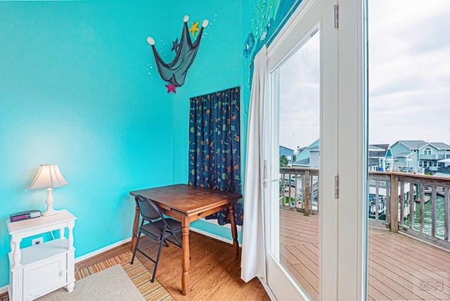 1005 Long Reach Drive, Tiki Island, TX 77554