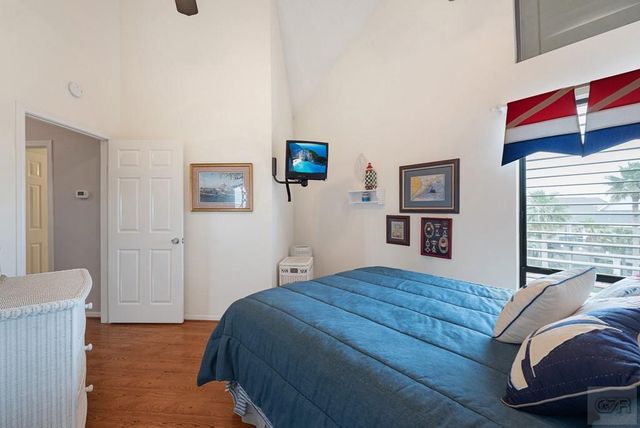 1005 Long Reach Drive, Tiki Island, TX 77554