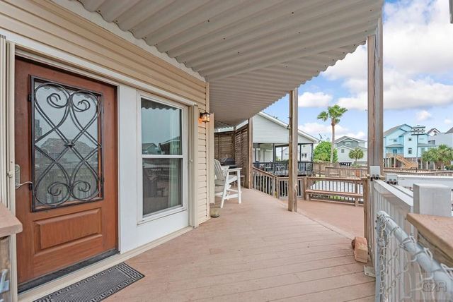 1005 Long Reach Drive, Tiki Island, TX 77554