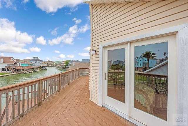 1005 Long Reach Drive, Tiki Island, TX 77554