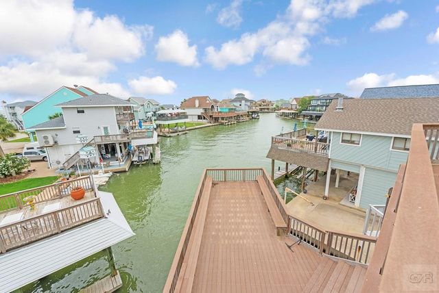1005 Long Reach Drive, Tiki Island, TX 77554