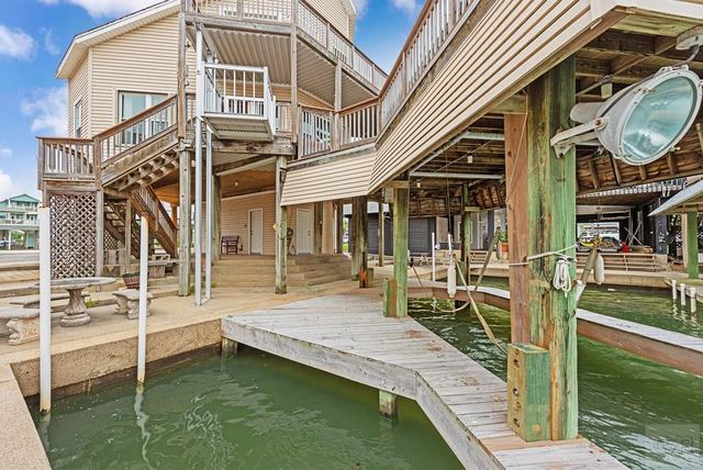 1005 Long Reach Drive, Tiki Island, TX 77554