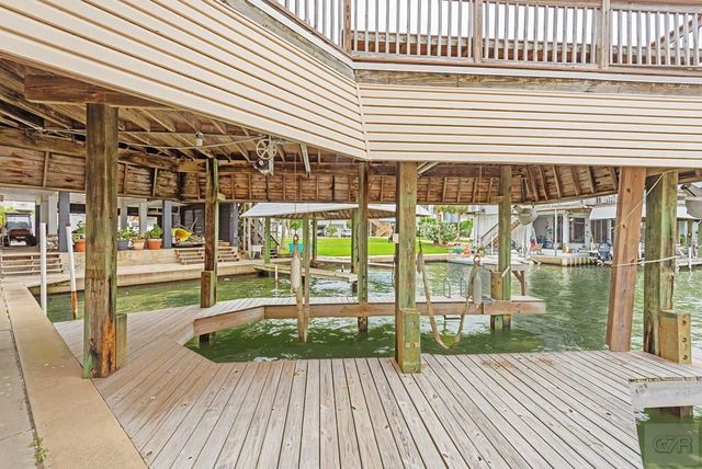 1005 Long Reach Drive, Tiki Island, TX 77554