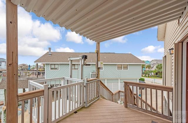 1005 Long Reach Drive, Tiki Island, TX 77554