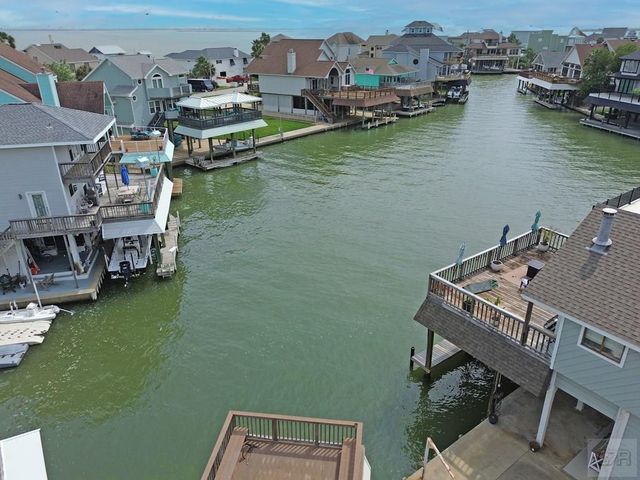 1005 Long Reach Drive, Tiki Island, TX 77554