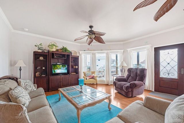 1005 Long Reach Drive, Tiki Island, TX 77554