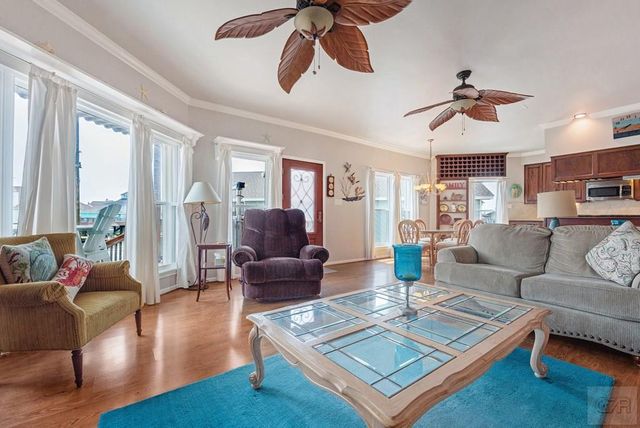 1005 Long Reach Drive, Tiki Island, TX 77554