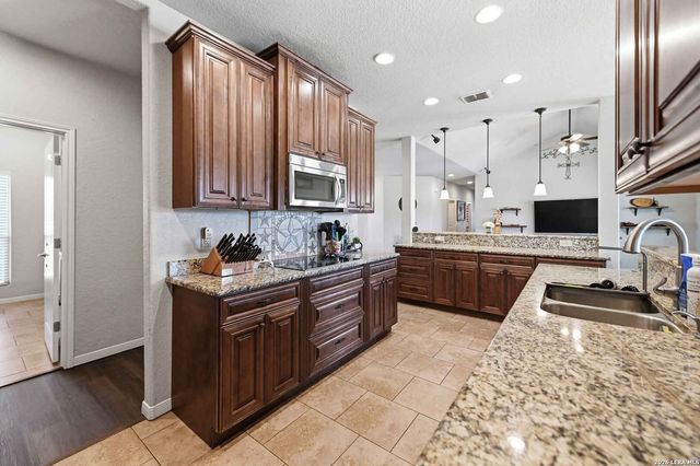 14838 St Hedwig, St Hedwig, TX 78152