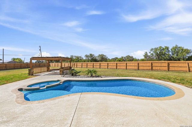 14838 St Hedwig, St Hedwig, TX 78152