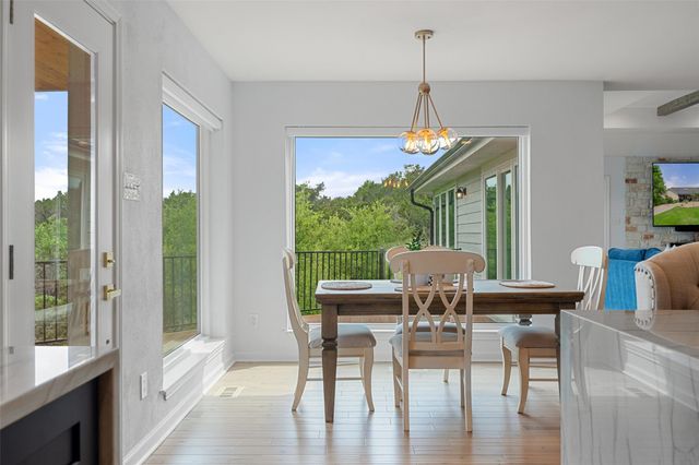 105 Stonegate LN, Dripping Springs, TX 78620