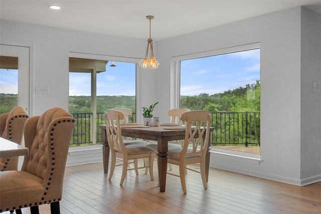 105 Stonegate LN, Dripping Springs, TX 78620