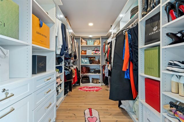 105 Stonegate LN, Dripping Springs, TX 78620