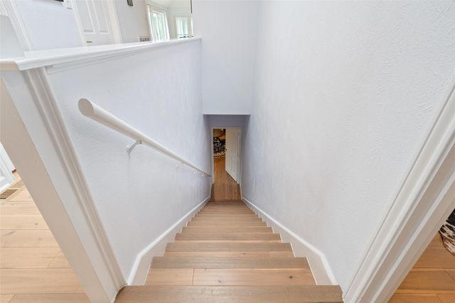 105 Stonegate LN, Dripping Springs, TX 78620