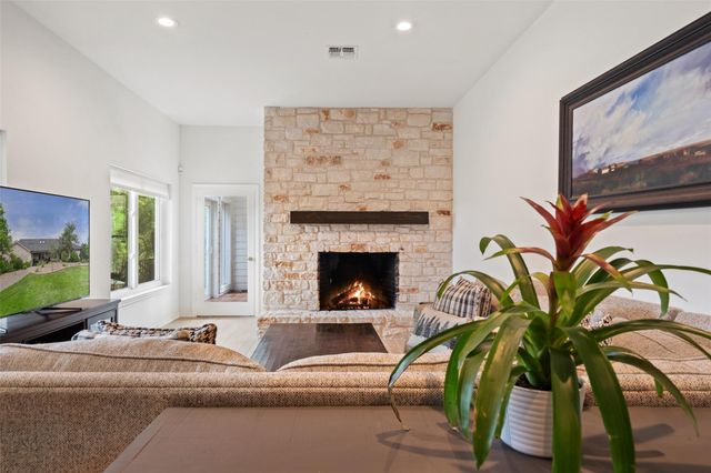 105 Stonegate LN, Dripping Springs, TX 78620