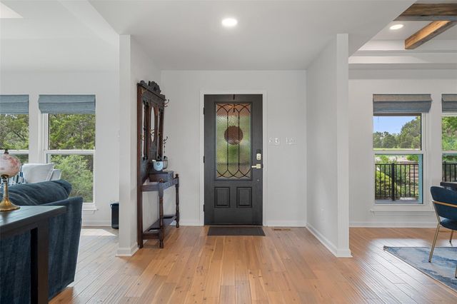 105 Stonegate LN, Dripping Springs, TX 78620