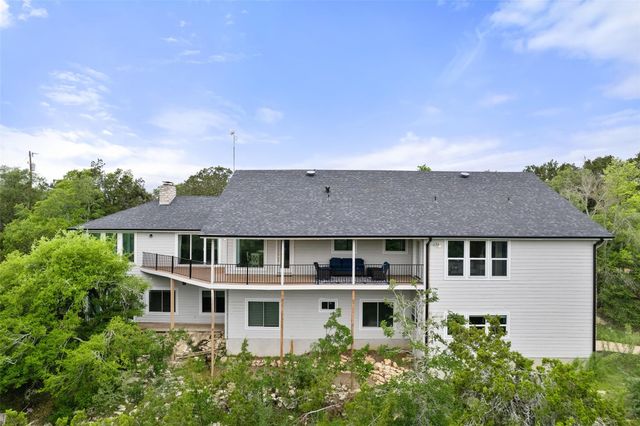 105 Stonegate LN, Dripping Springs, TX 78620