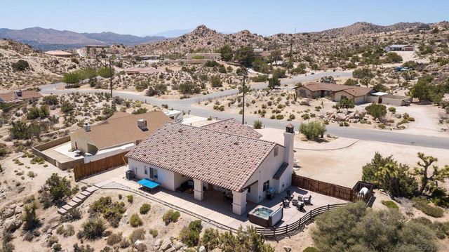 5833 San Rafael Rd, Yucca Valley, CA 92284