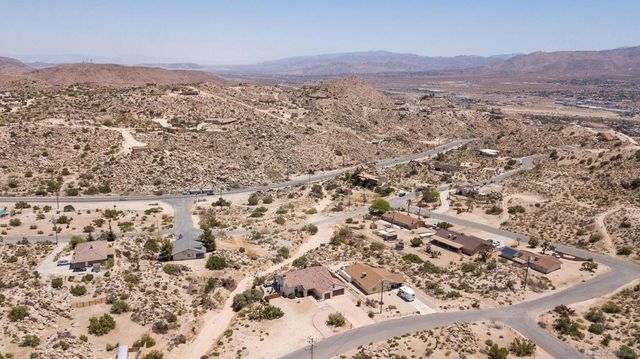 5833 San Rafael Rd, Yucca Valley, CA 92284